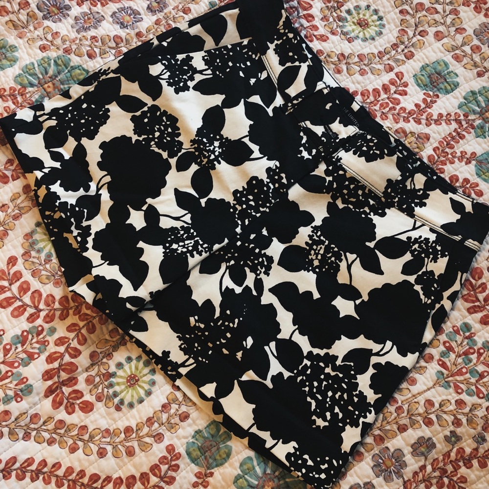 Flower Print Shorts size 6 🌸